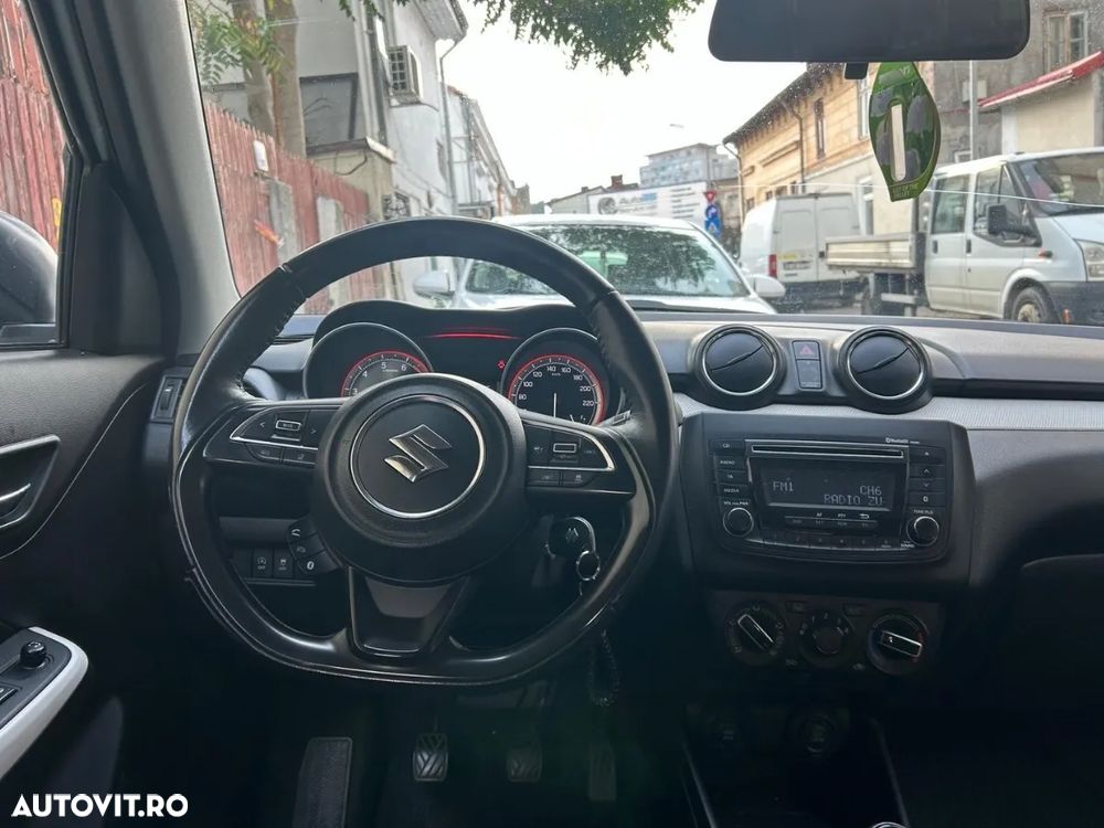 Suzuki Swift M-Hybrid 1.2 Cool - 6
