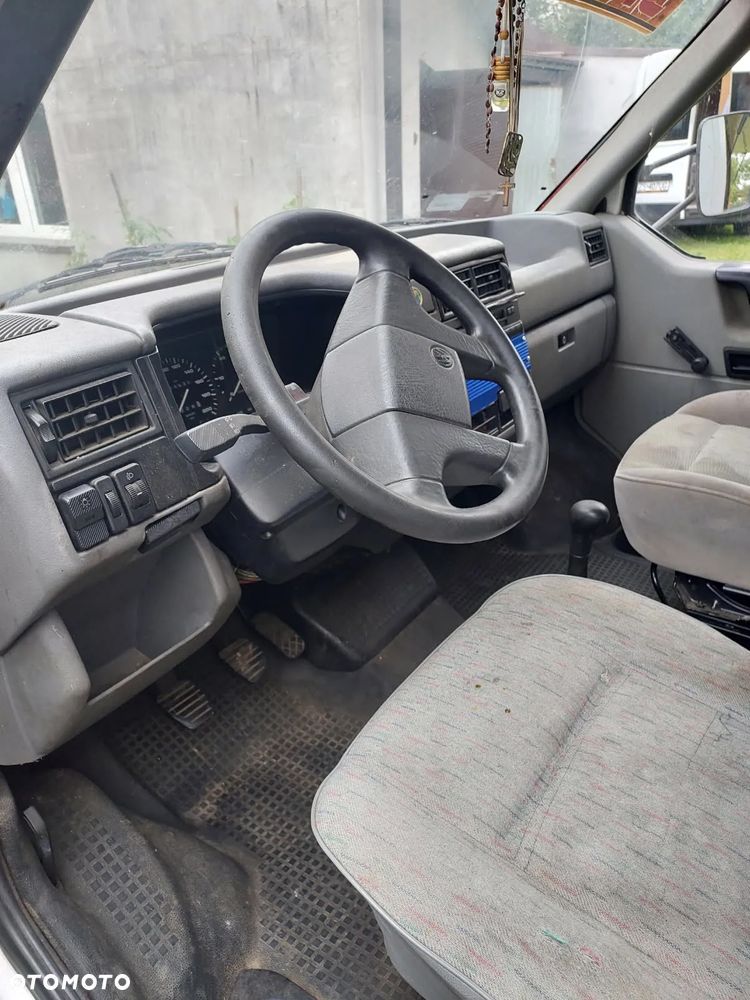 Volkswagen Transporter - 5