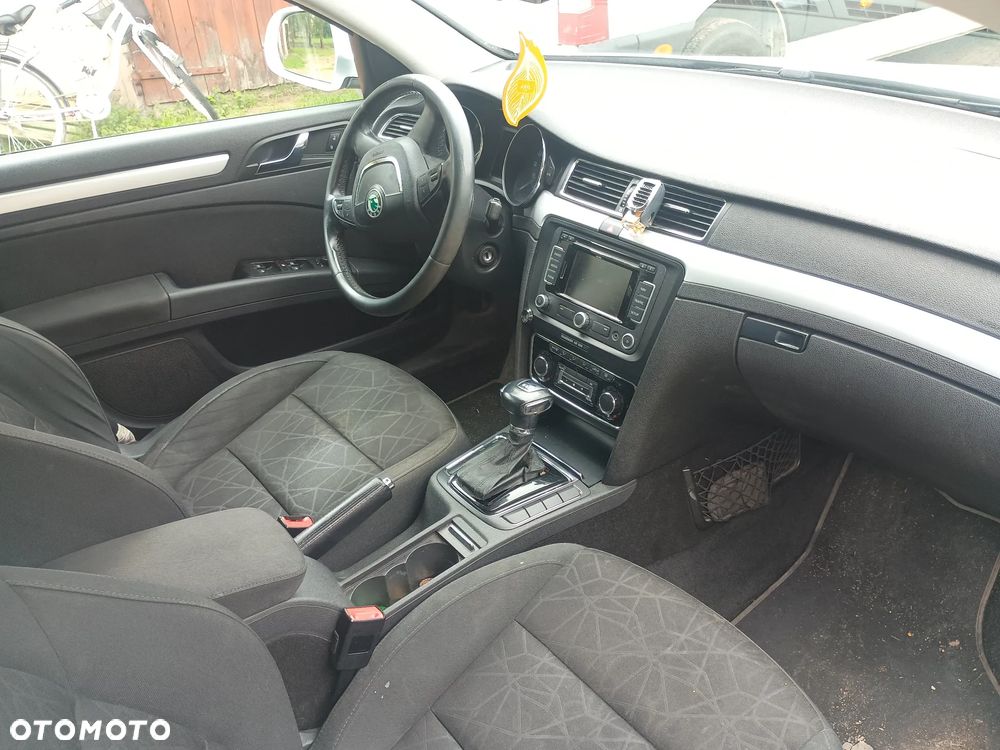 Skoda Superb 2.0 TDI Family DSG - 5