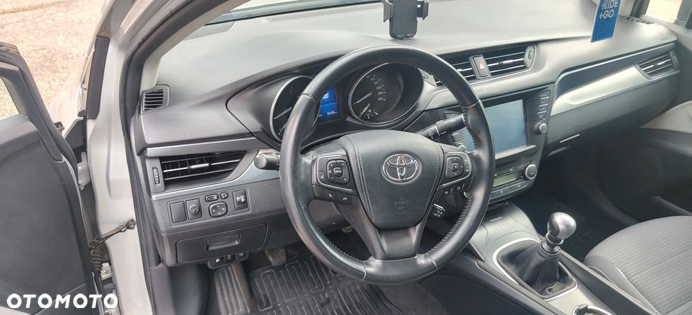 Toyota Avensis 1.8 Premium - 23