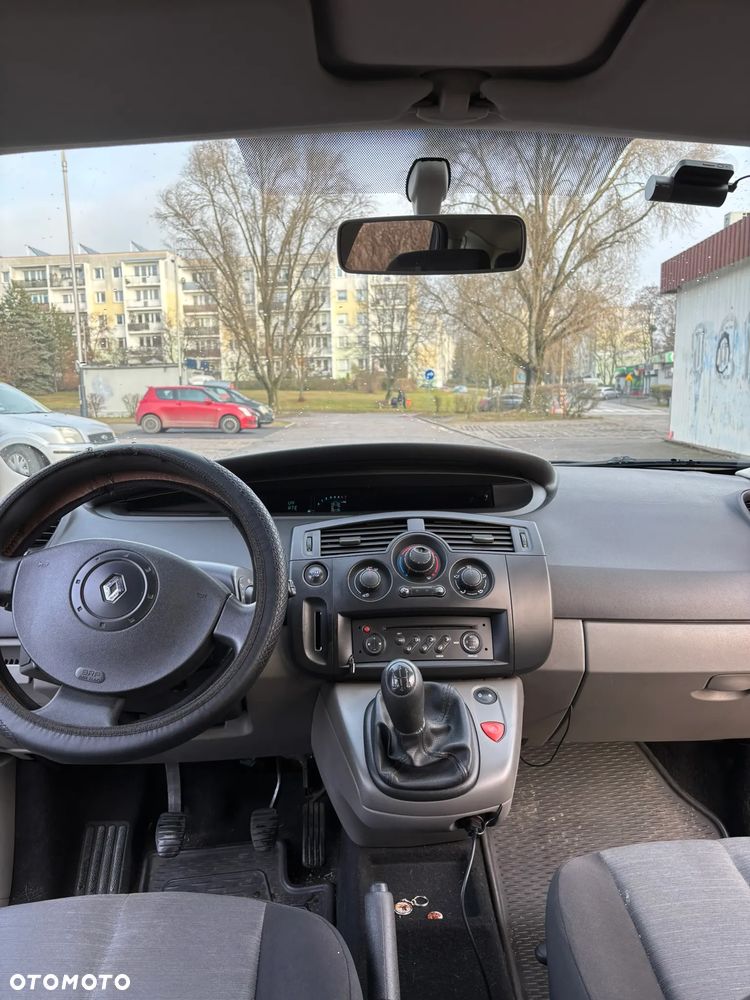 Renault Scenic 1.6 16V Confort Expression - 8