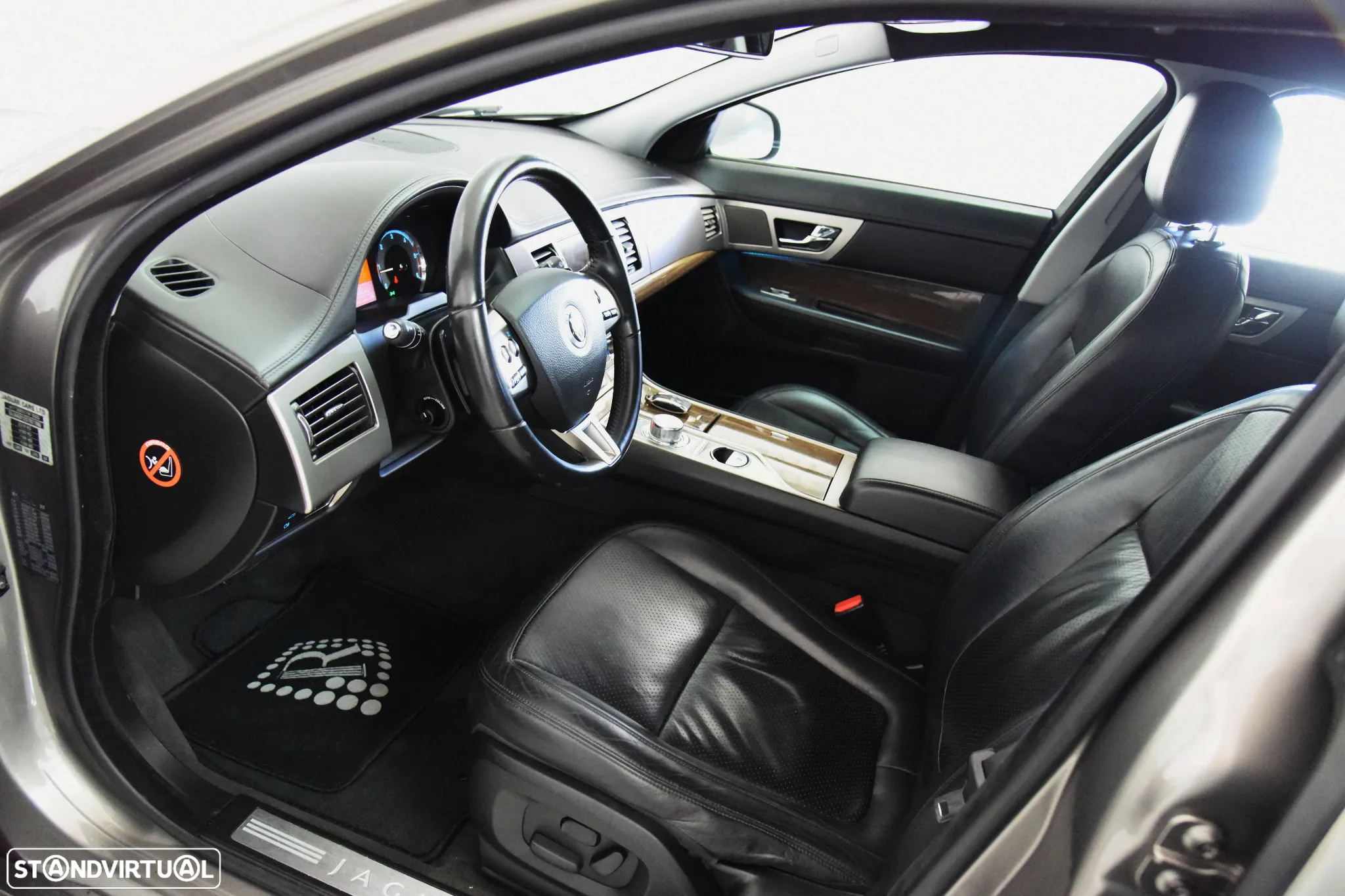 Jaguar XF 2.7 D V6 Luxury - 12