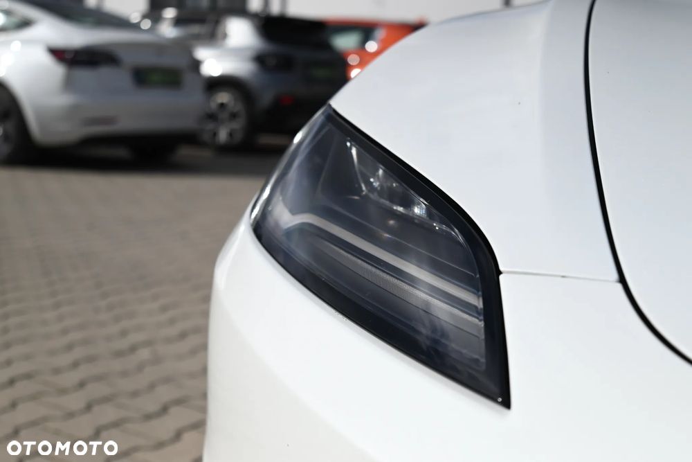 Tesla Model 3 - 10
