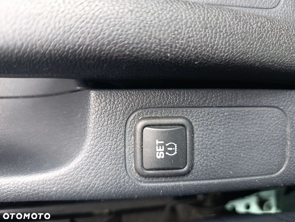 Skoda Fabia 1.2 HTP Ambiente - 17