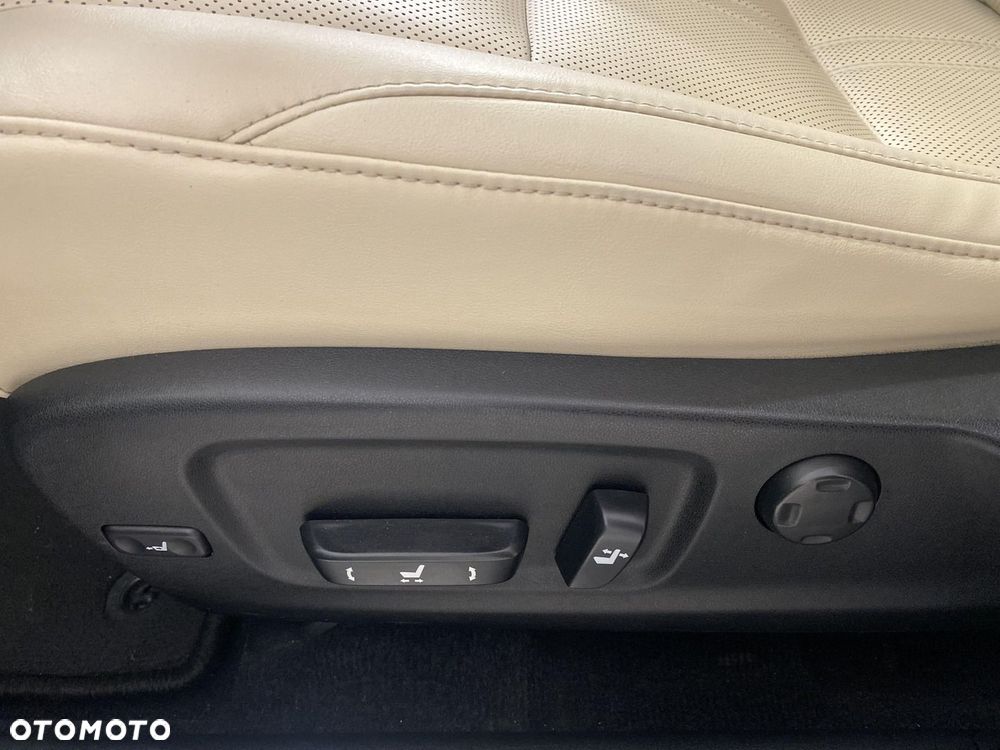 Lexus RX 450h Omotenashi - 25