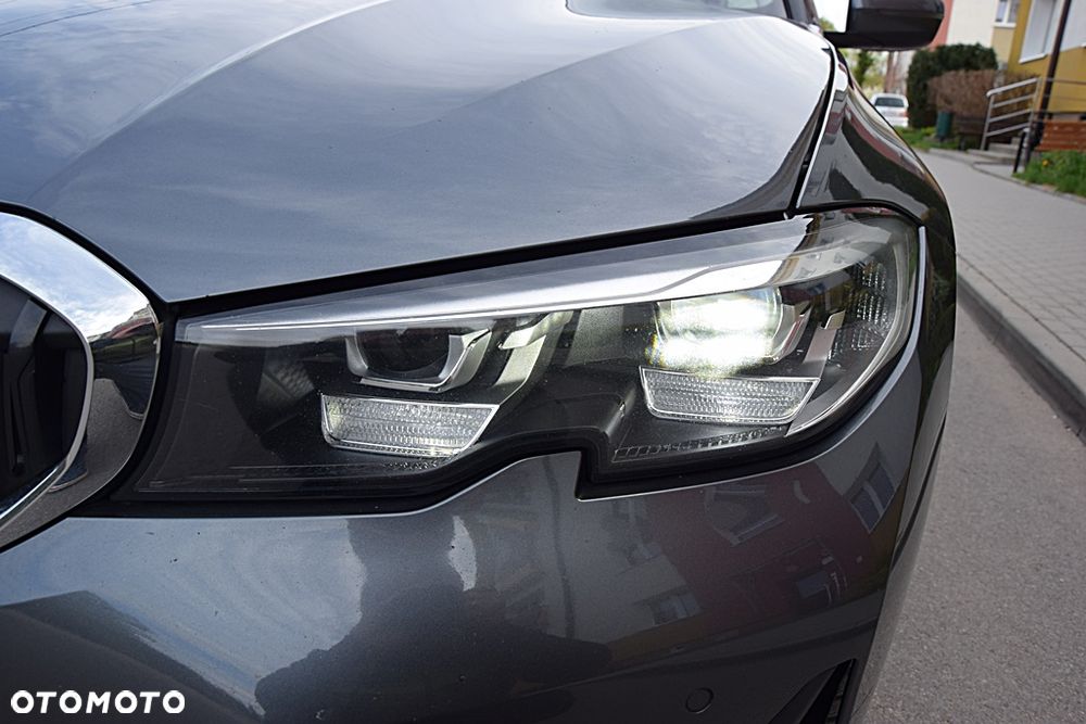 BMW Seria 3 318d Edition M Sport Shadow - 23
