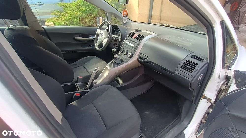 Toyota Auris 1.4 D-4D Terra - 12