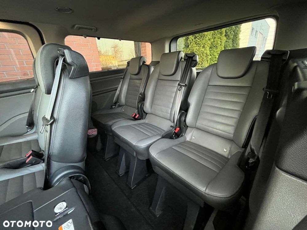 Ford Tourneo Custom - 32