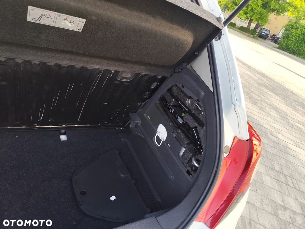 Opel Corsa 1.2 16V Cosmo - 11