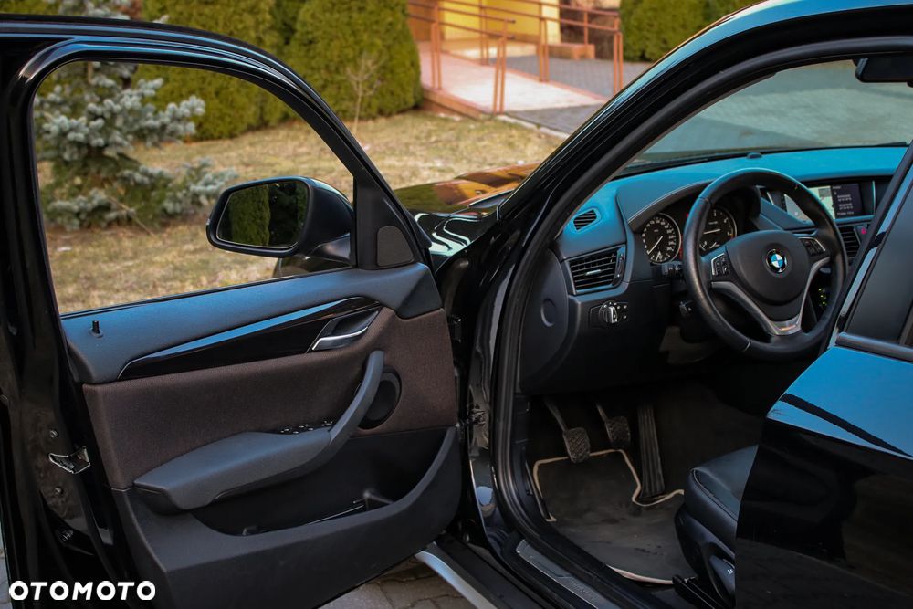BMW X1 sDrive18d xLine - 32