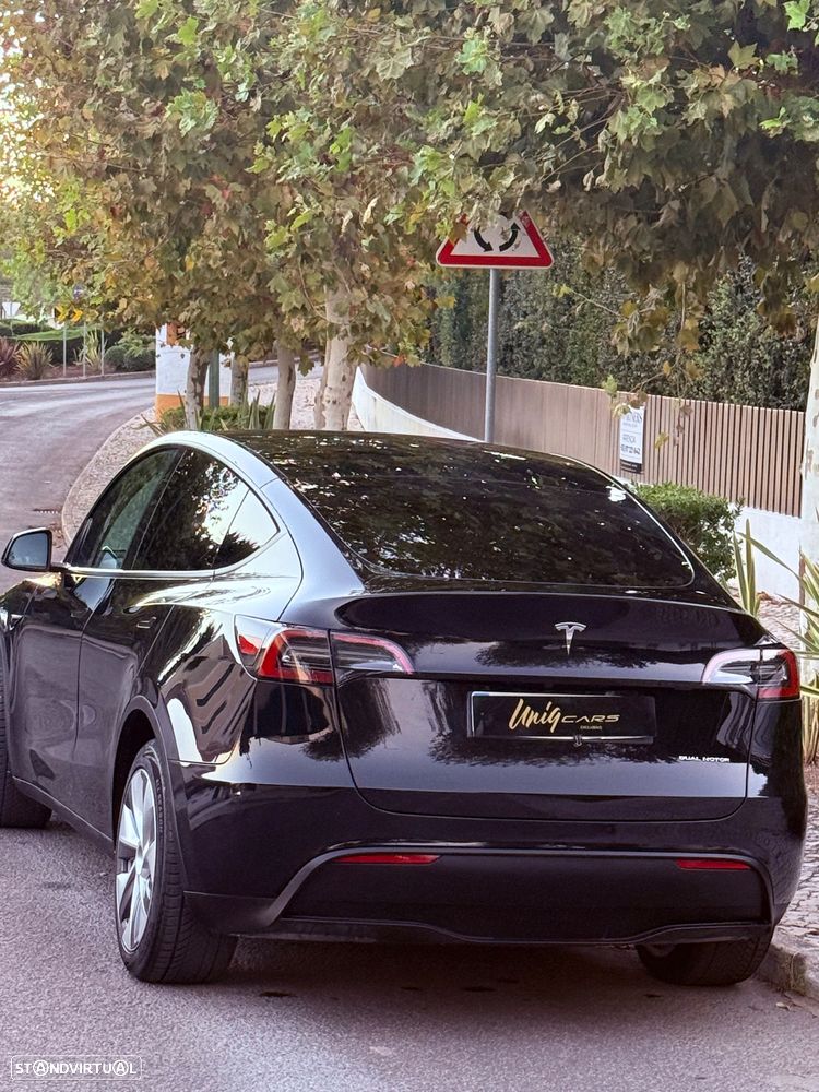 Tesla Model Y Long Range Dual Motor AWD - 32