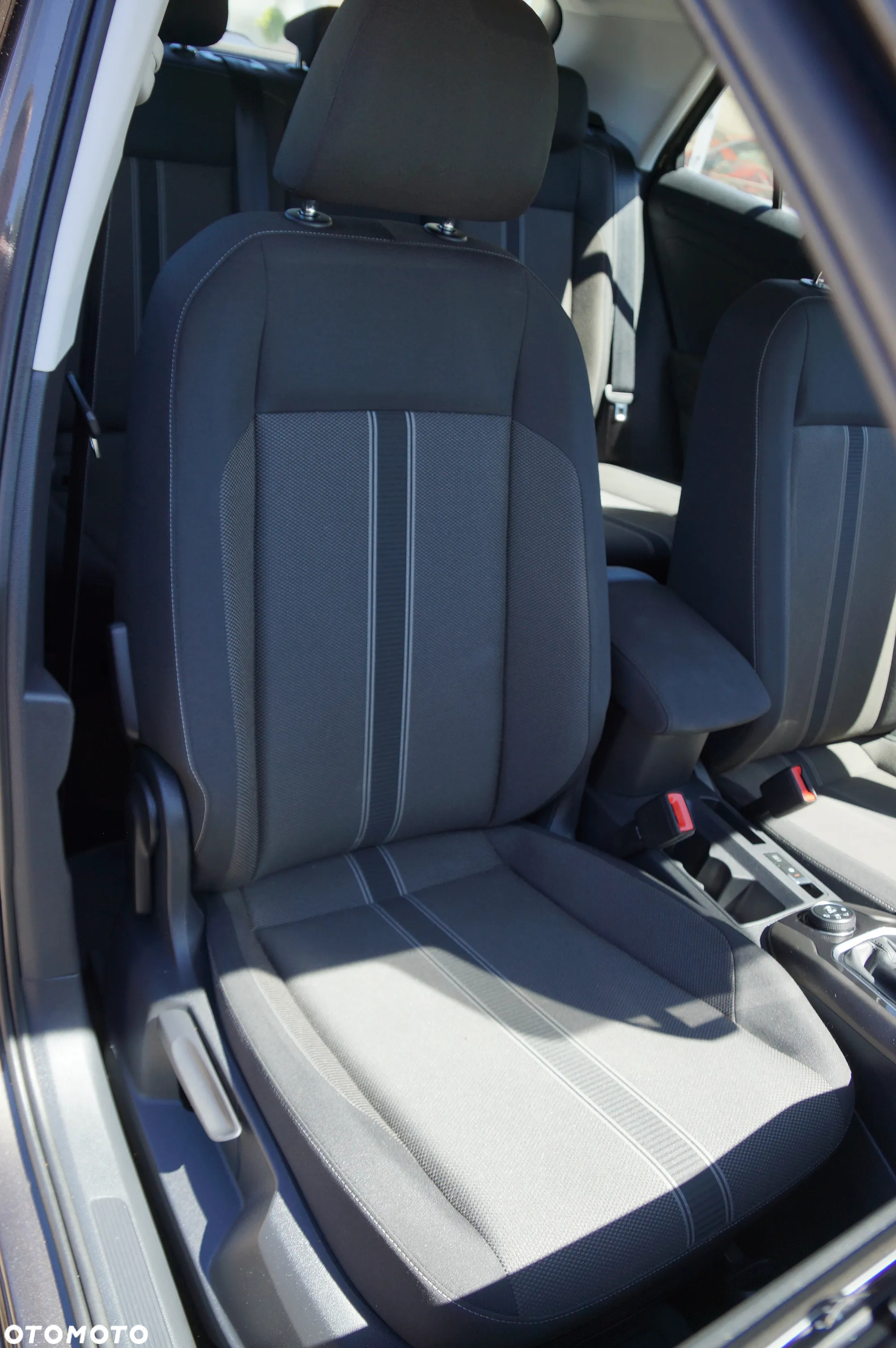 Volkswagen T-Roc 2.0 TDI SCR 4MOTION DSG Style - 27