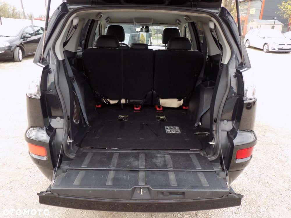 Mitsubishi Outlander - 11
