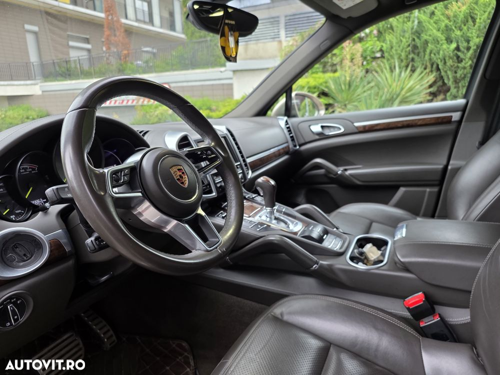 Porsche Cayenne - 7