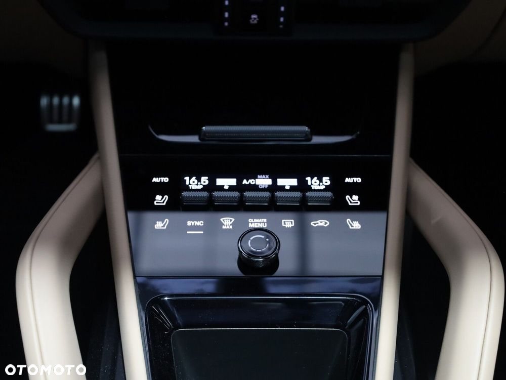Porsche Cayenne - 24
