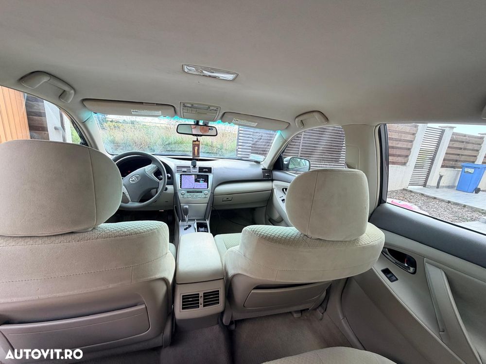 Toyota Camry - 14