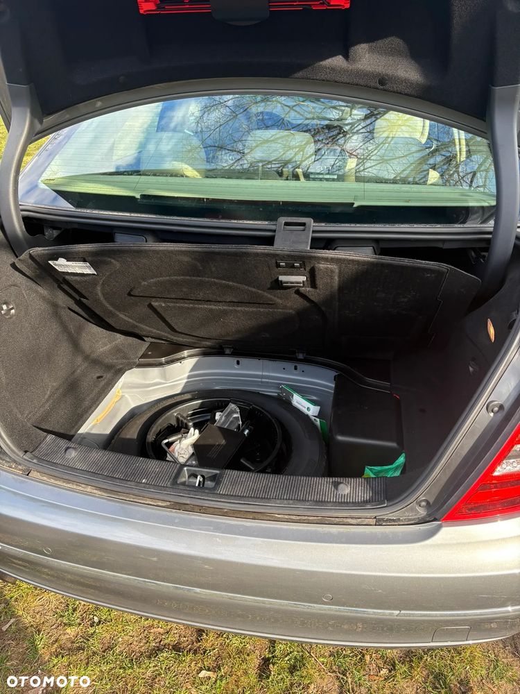 Mercedes-Benz Klasa C 180 CGI Automatik BlueEFFICIENCY Elegance - 23