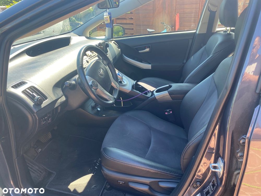 Toyota Prius 1.8 HSD Sol - 9