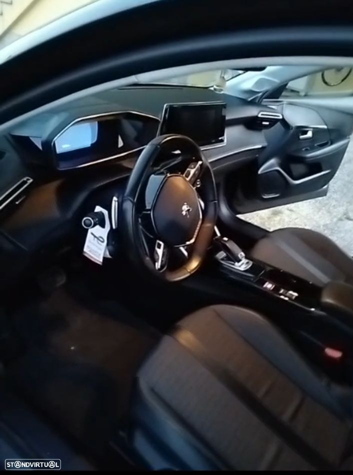 Peugeot 208 - 1
