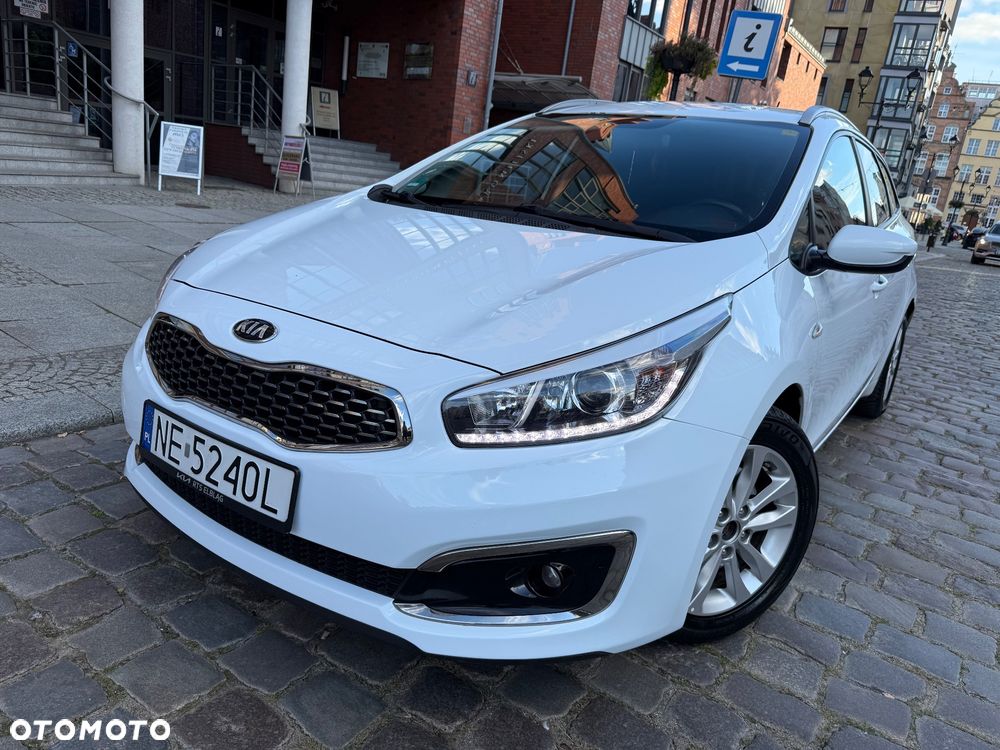 Kia Ceed 1.6 CRDi 136 ISG Dream Team Edition - 28