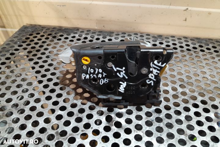 Broasca usa spate stanga 3C4839015A Volkswagen VW Passat B6 [2005 - 2 - 1