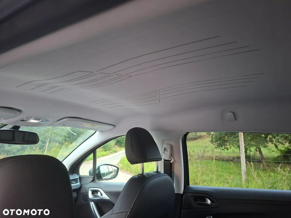 Peugeot 2008 1.2 Pure Tech Style S&S - 13