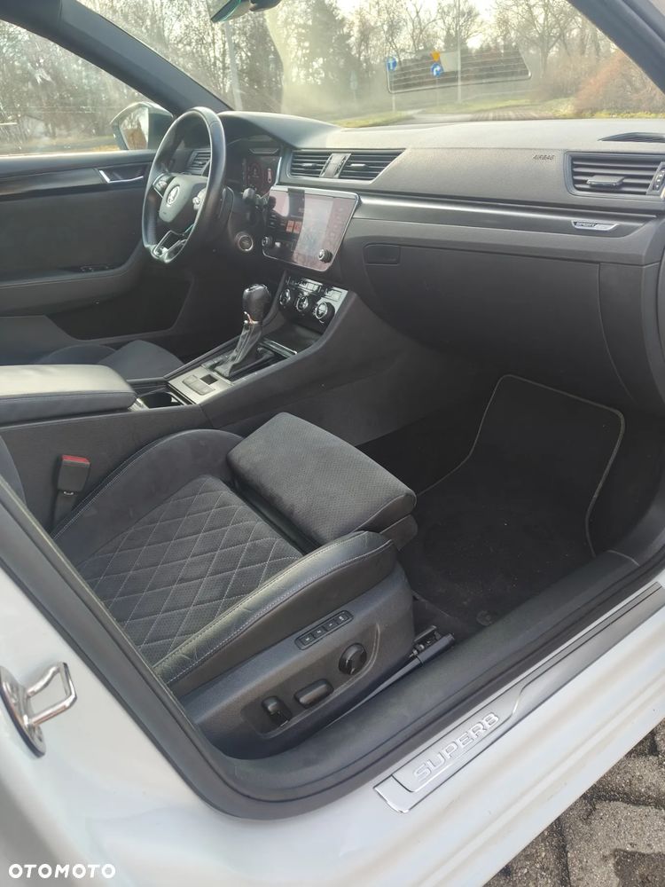 Skoda Superb 2.0 TDI SCR Sportline DSG - 8