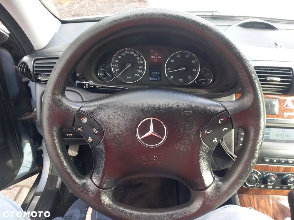 Mercedes-Benz Klasa C 180 Kompressor Automatik Classic Sport Edition - 17