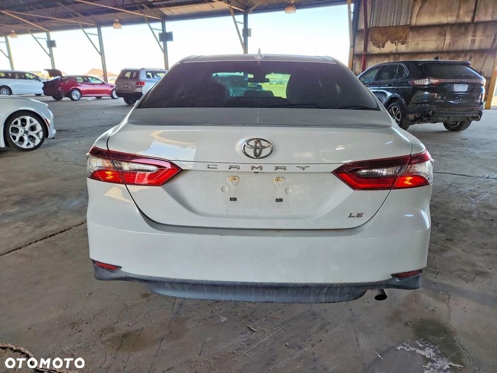 Toyota Camry - 6