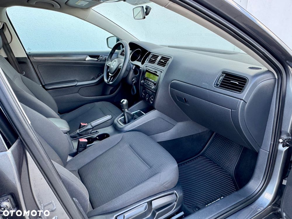 Volkswagen Jetta 2.0 Base - 12