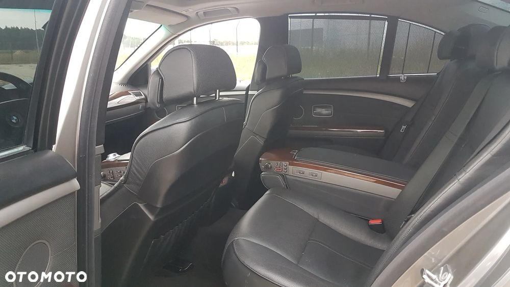 BMW Seria 7 745i - 7