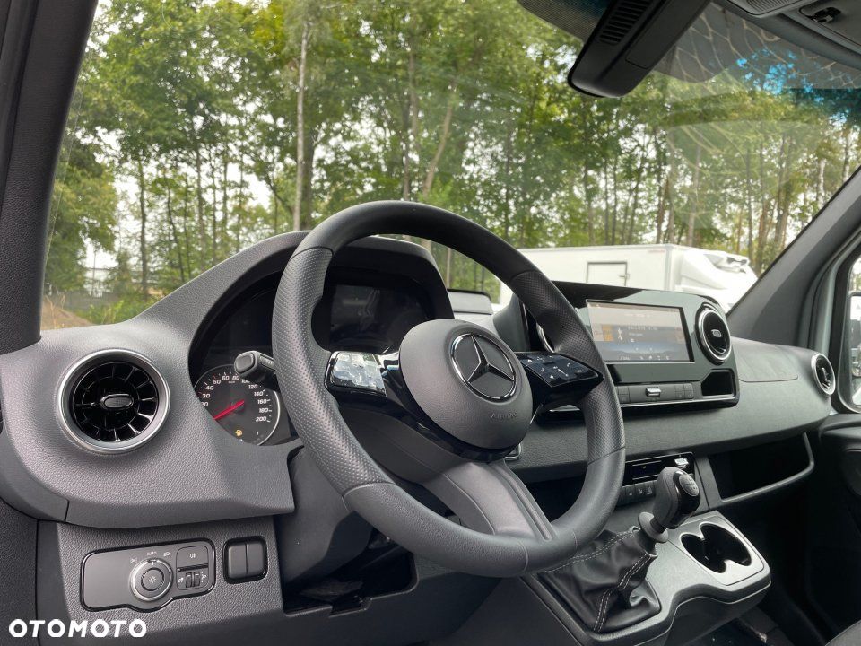 Mercedes-Benz Sprinter - 6