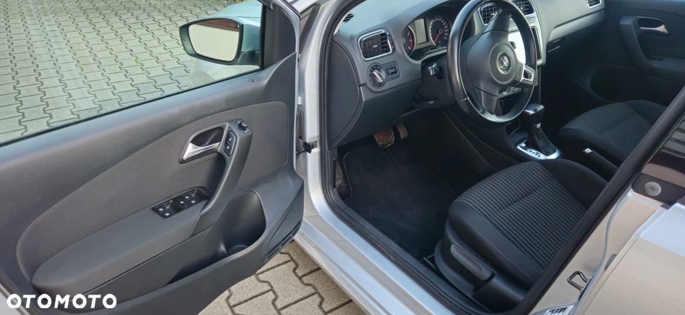 Volkswagen Polo 1.4 16V Comfortline DSG - 12