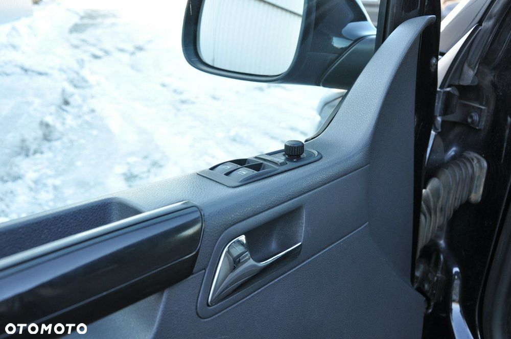 Volkswagen Caravelle - 13