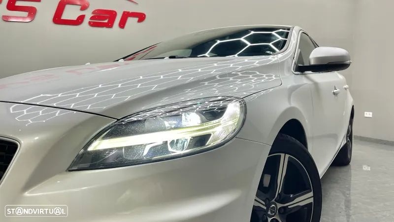 Volvo V40 2.0 D2 R-Design - 4