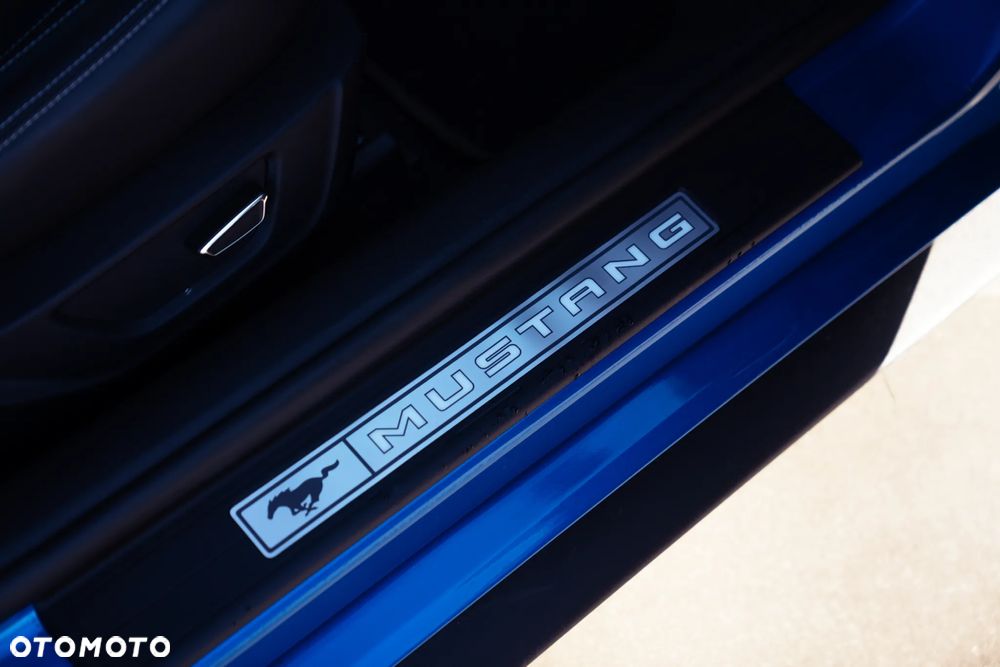 Ford Mustang - 4