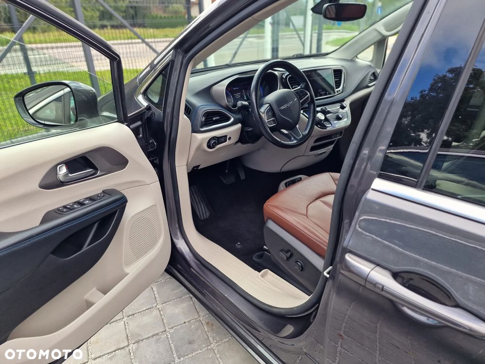 Chrysler Pacifica - 8