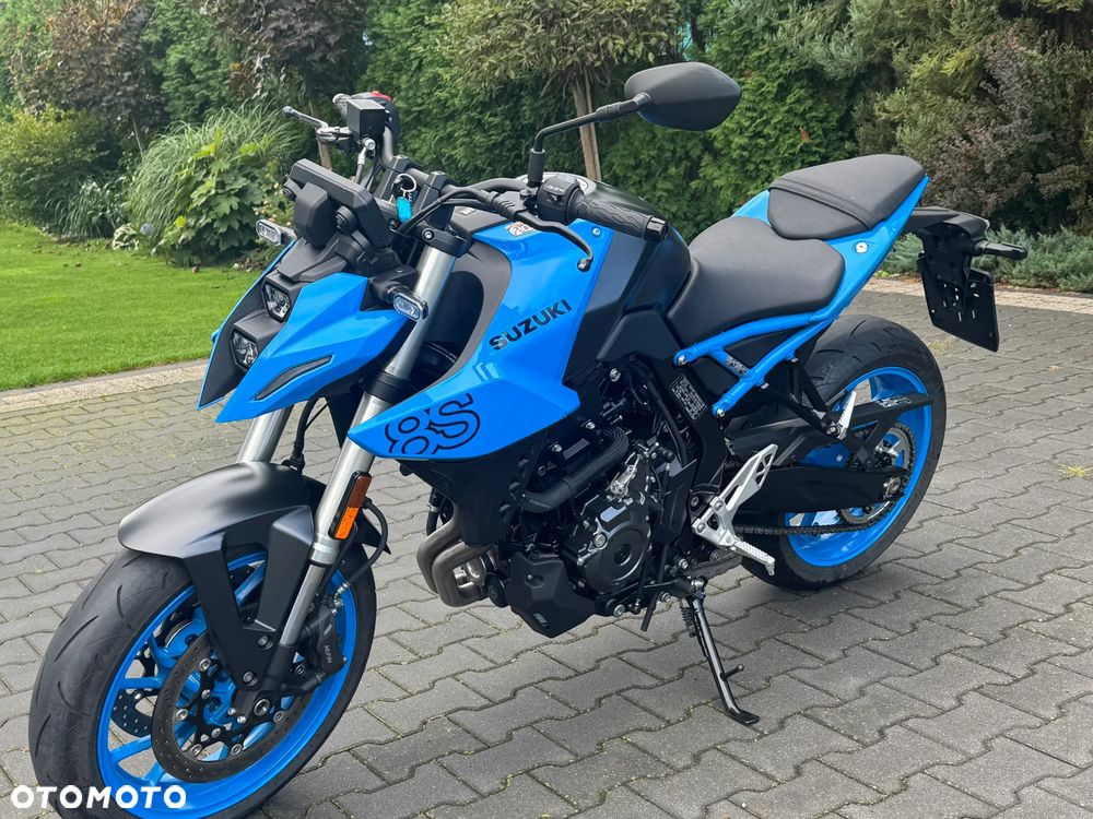 Suzuki GSX - 8