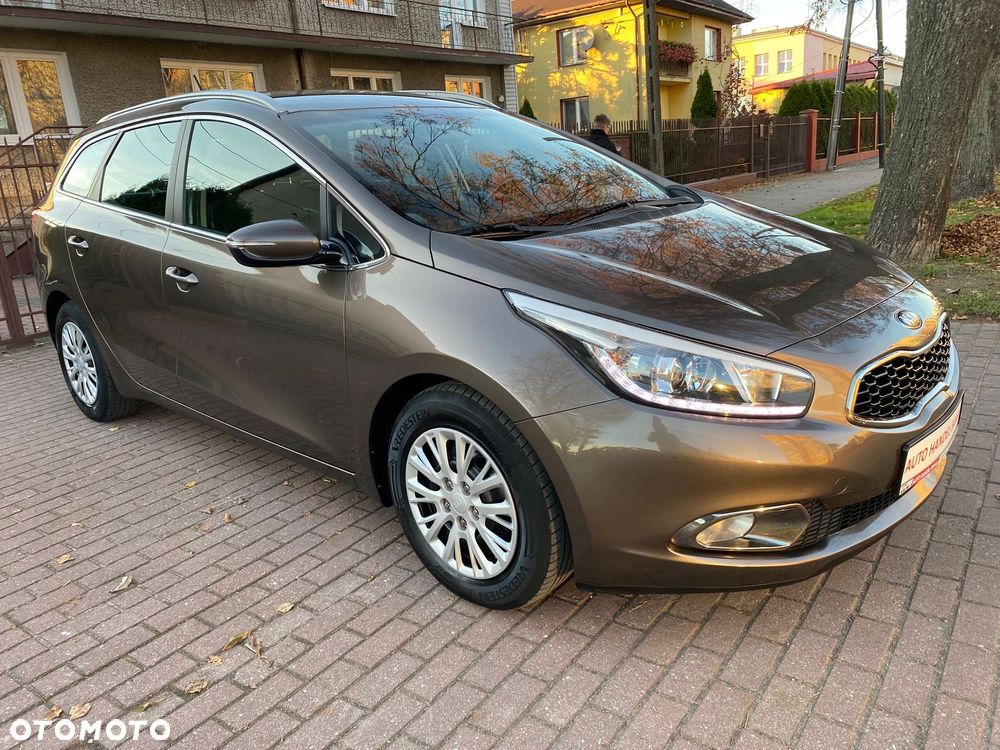 Kia Ceed 1.6 GDI Dream Team Edition - 16