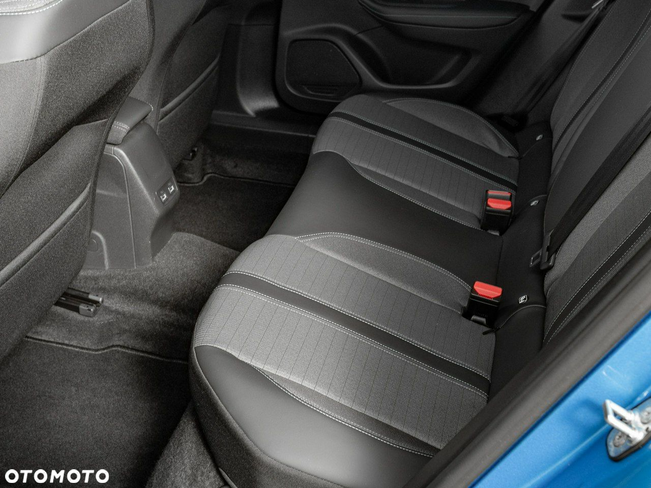 Peugeot 2008 1.2 PureTech Allure S&S EAT8 - 26
