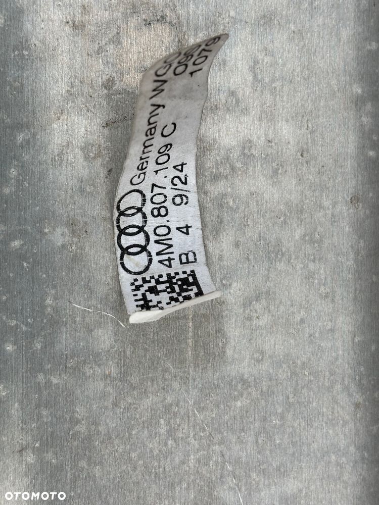 AUDI Q7 Q8 4M 4M0807109C belka zderzaka - 4