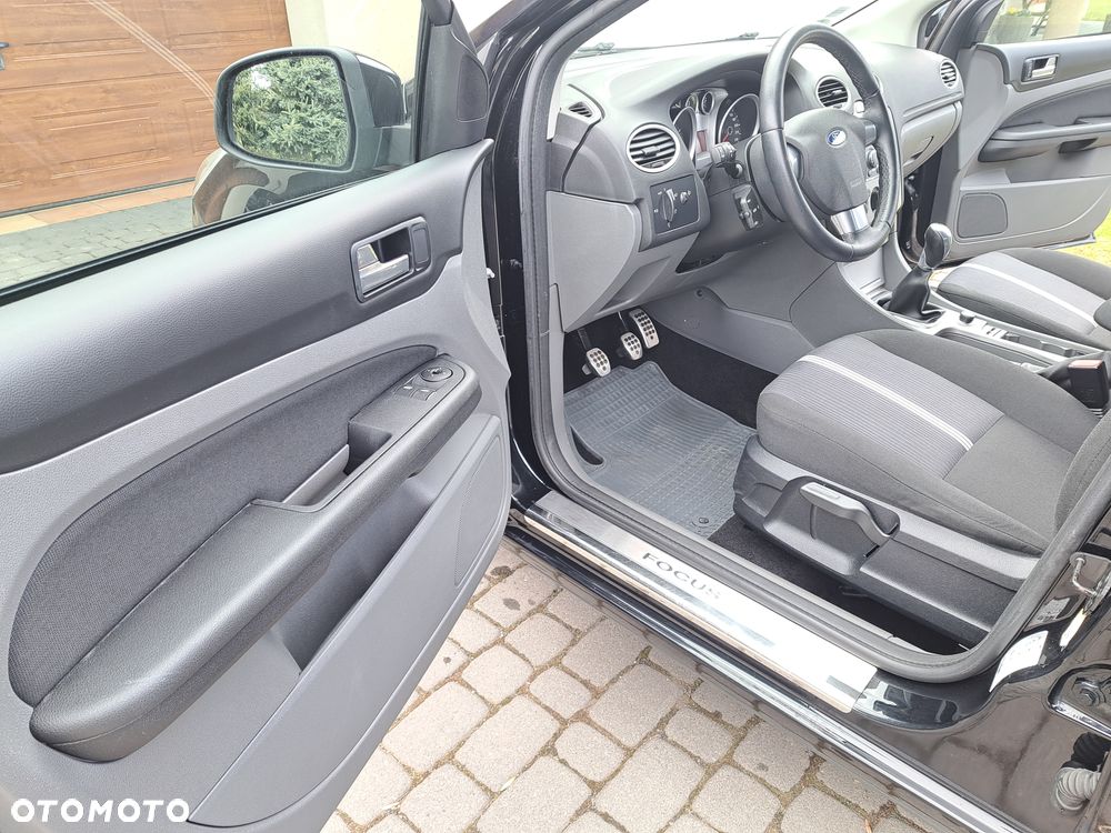 Ford Focus 1.6 16V Ambiente - 18