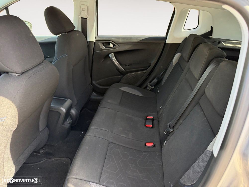 Peugeot 2008 1.6 BlueHDi Style - 13
