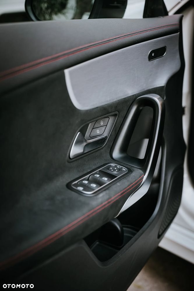 Mercedes-Benz CLA 180 AMG Line 7G-DCT - 29