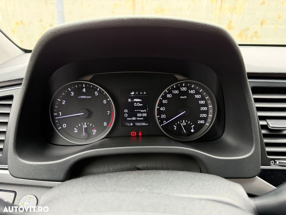 Hyundai Elantra 1.6 MPi Highway - 10