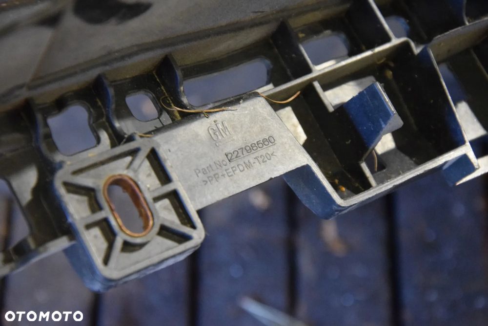 Opel Insignia A Osłona pasa przedniego górna 22798560 - 3