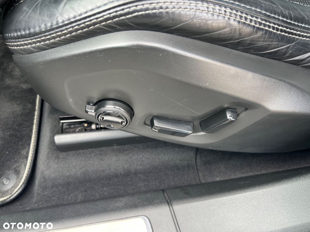 Volvo XC 60 D4 AWD R-Design - 28