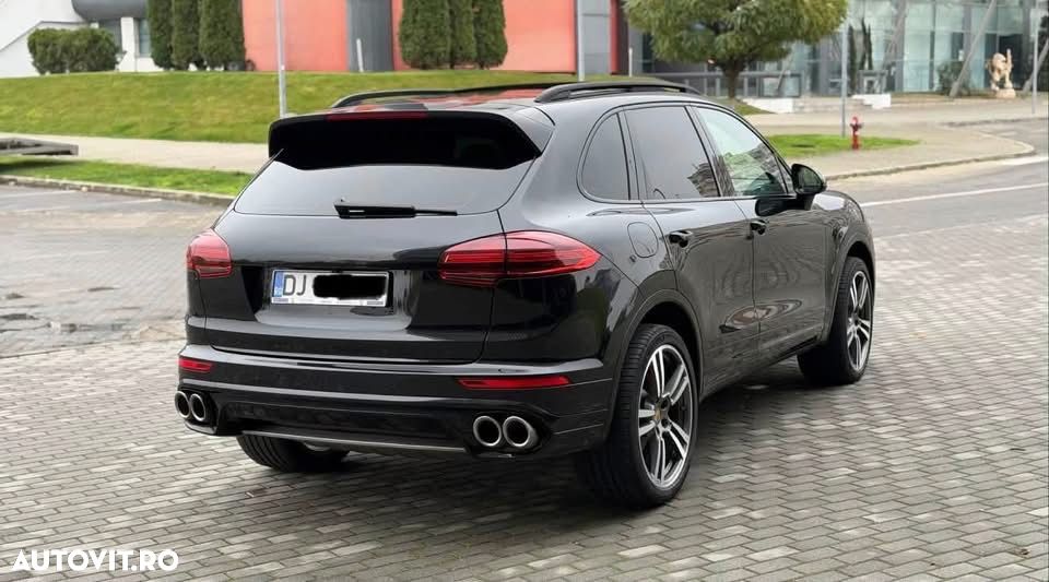 Porsche Cayenne 3.0 L - 6