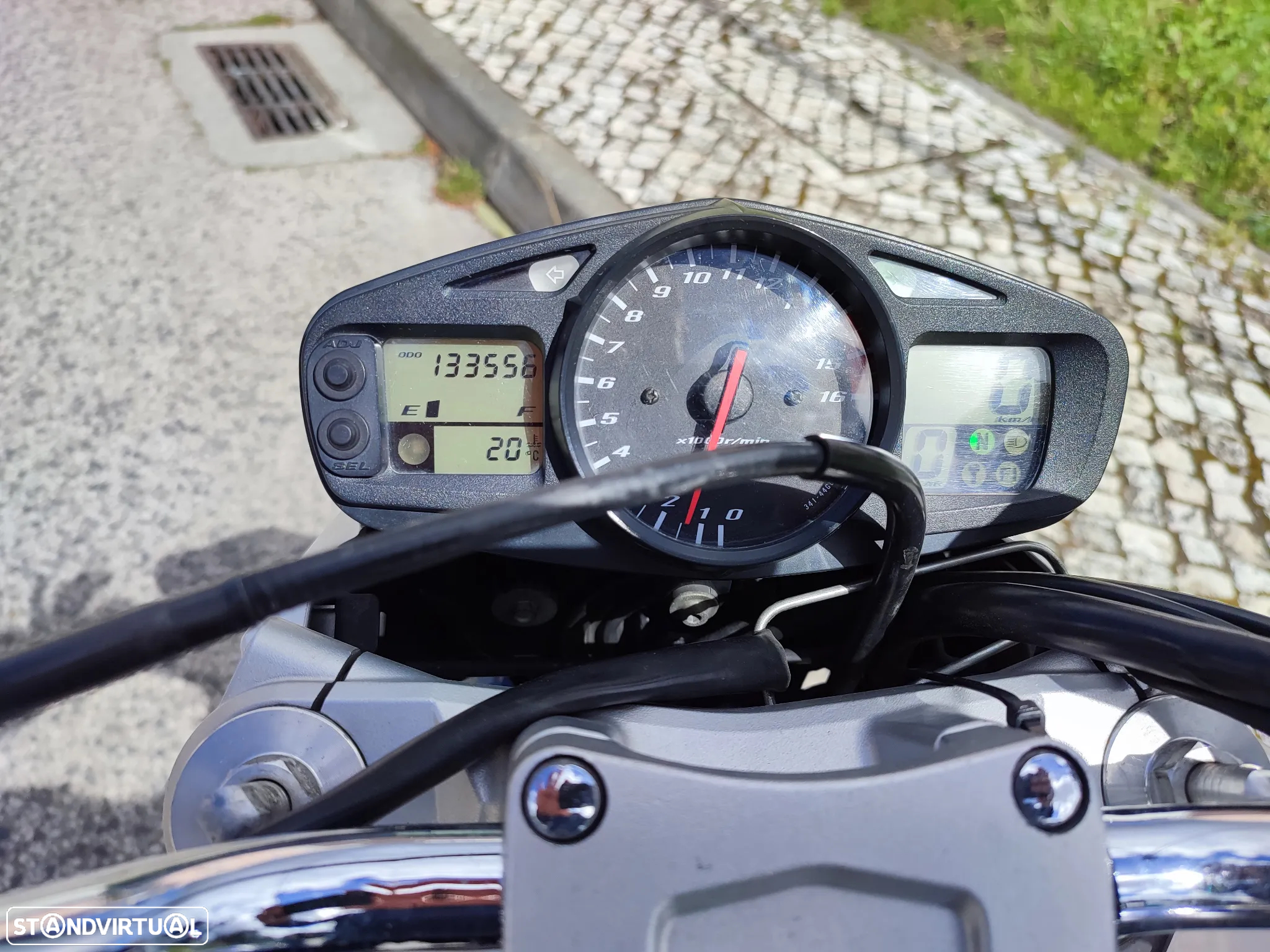 Suzuki GSR - 4