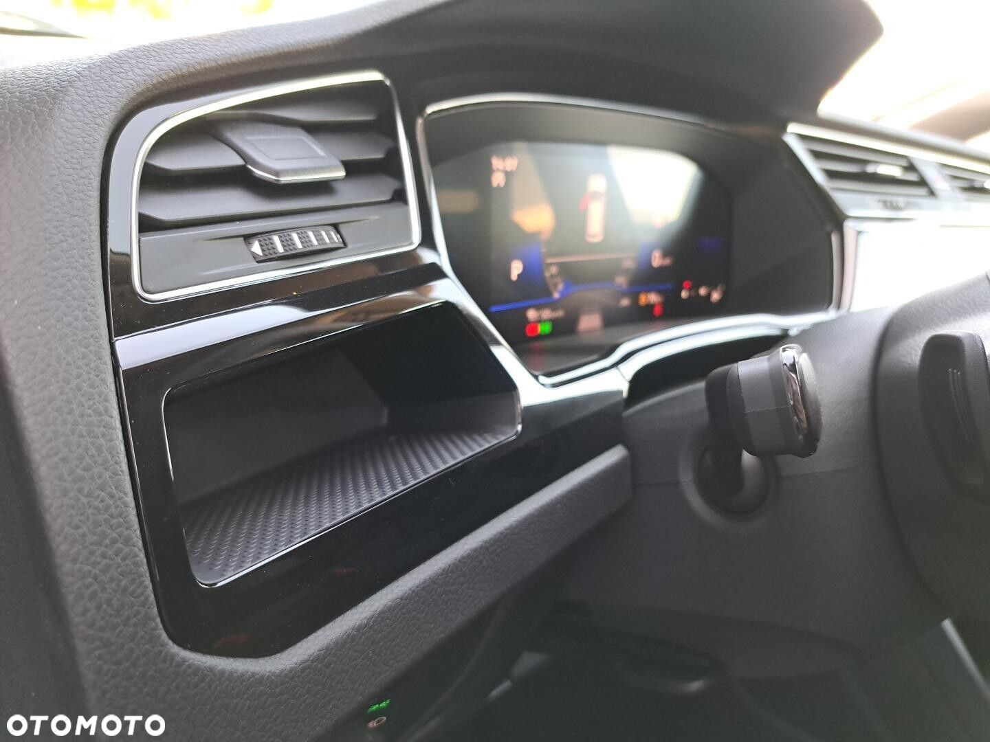 Volkswagen Touran 1.5 TSI EVO Comfortline Plus DSG - 23